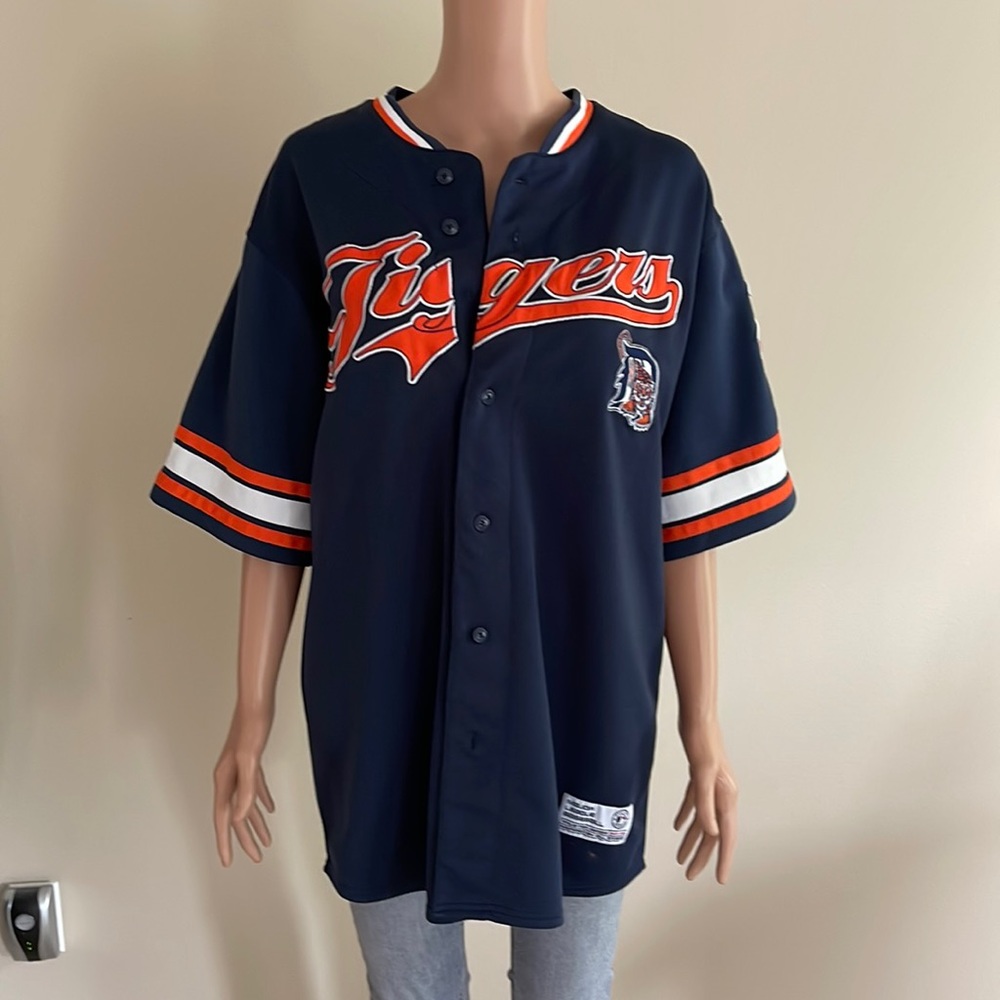 True Fan official Tiger shirt size Large